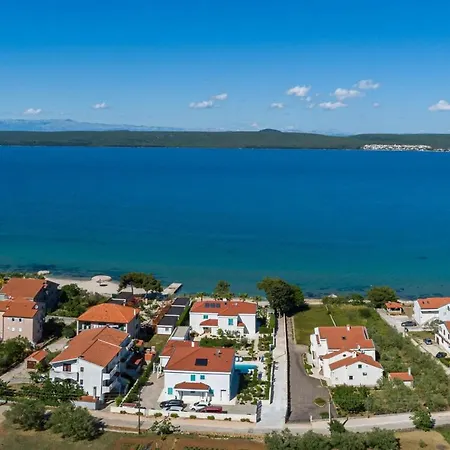 Holiday home Due Dobropoljana
